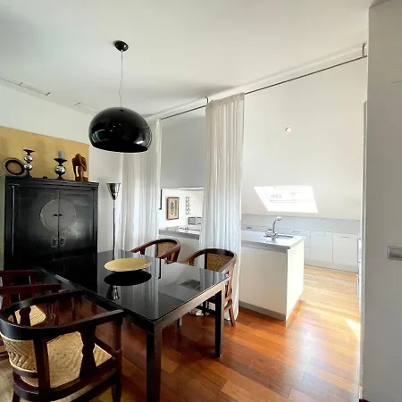 Atico En Plaza De La Constitucion 3 Bedrooms Malaga